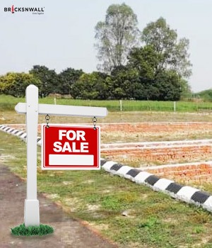 Residential land / Plots in Noida for Sale