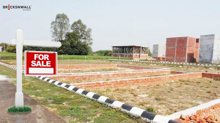 Residential land / Plots in Noida for Sale