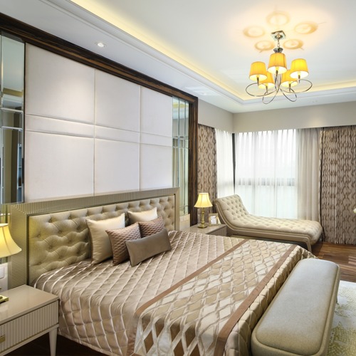 mahagun manorialle bedroom