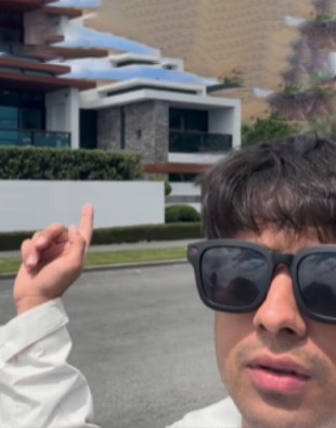 An Indian guy showcased his New Zealand mansion, valued at ₹45 crore, and drew a comparison to luxurious flats in Gurgaon, emphasizing the absence of pollution