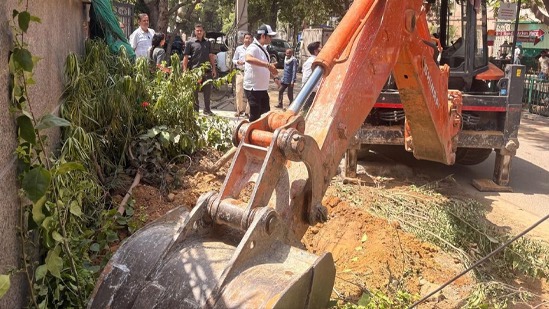 DTCP Anti-Encroachment Drive: DLF Removes Debris in Phases 1, 2 