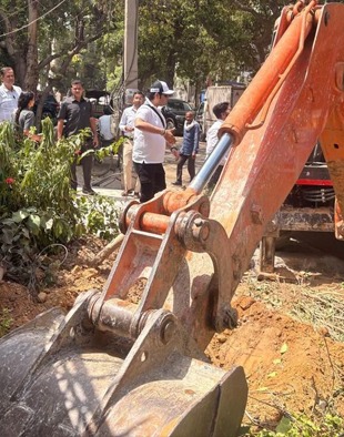 DTCP Anti-Encroachment Drive: DLF Removes Debris in Phases 1, 2 
